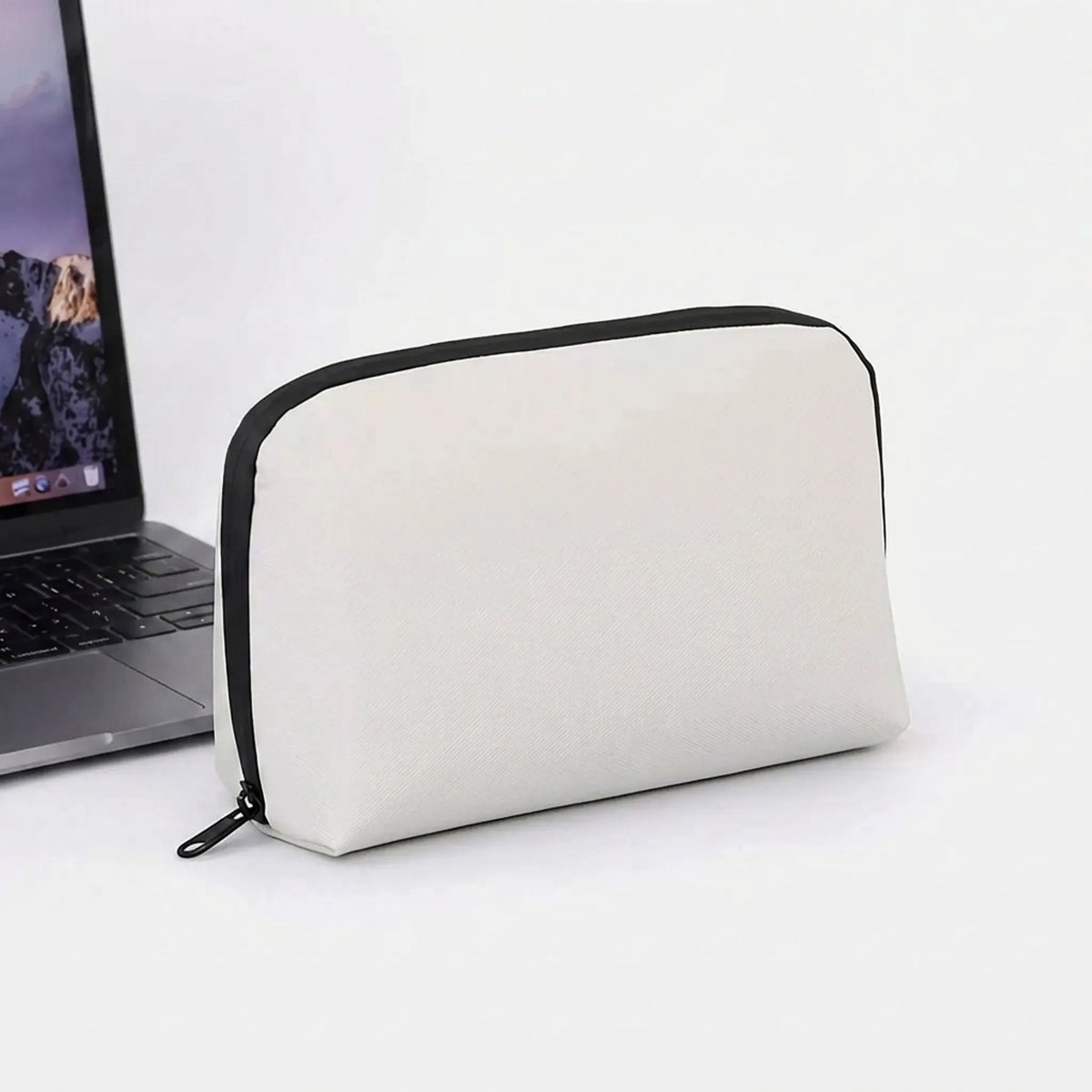 Wide-Opening Tech Organiser
