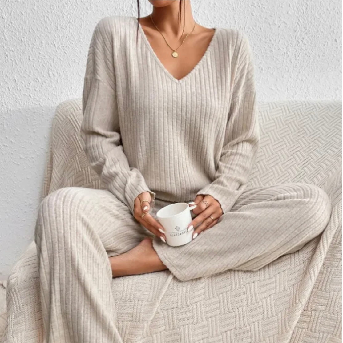 Women's 2-Piece Winter Set with Soft Sweater and Trousers