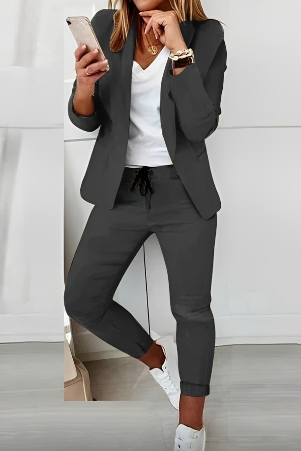 Women's Elegant 2-Piece Suit with Blazer