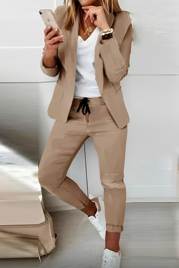 Women's Elegant 2-Piece Suit with Blazer
