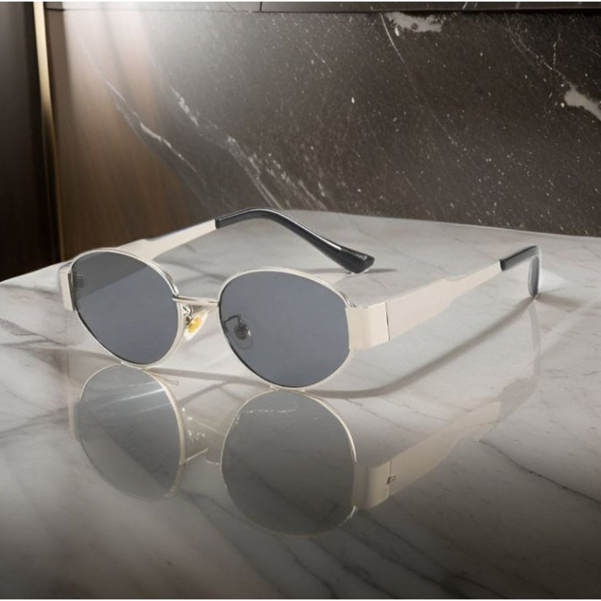 Women's Oval Sunglasses with Gold Frame